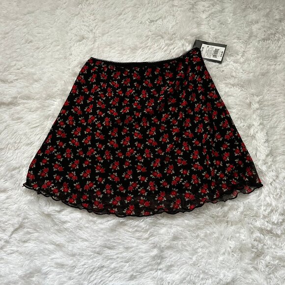 Art Class Black Red Roses A-line Mini Skirt Elastic Waist Girls 10/12 NWT - Picture 1 of 6